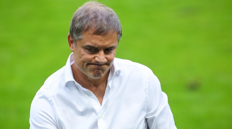 Aguirre: terá que cortar 2 gringos de jogo com Flamengo (Foto: Pedro H. Tesch/AGIF)