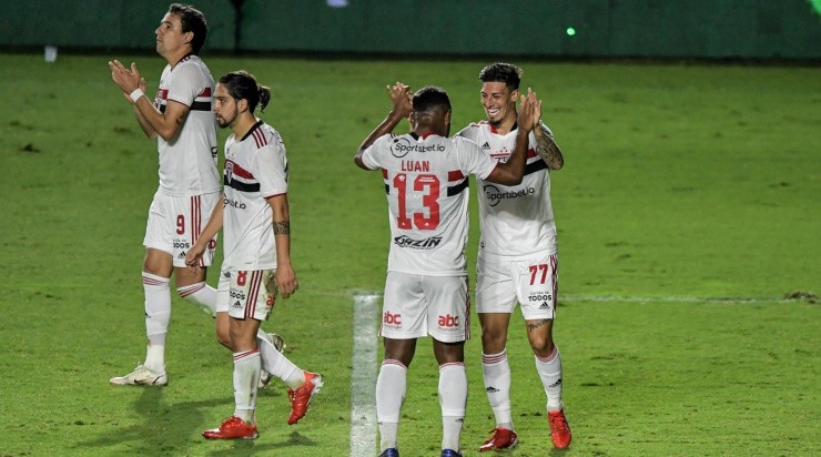 Com gols de Rigoni e Benítez, Tricolor voltou a vencer os cariocas (Foto: Thiago Ribeiro/AGIF)