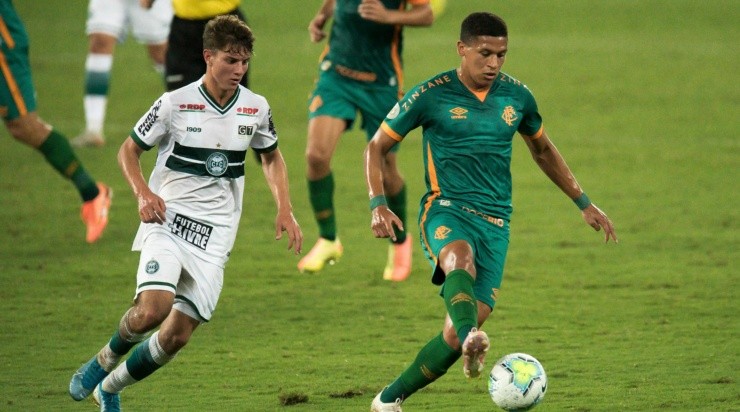 Natanael: novamente à disposição (Foto: Jorge Rodrigues/AGIF)