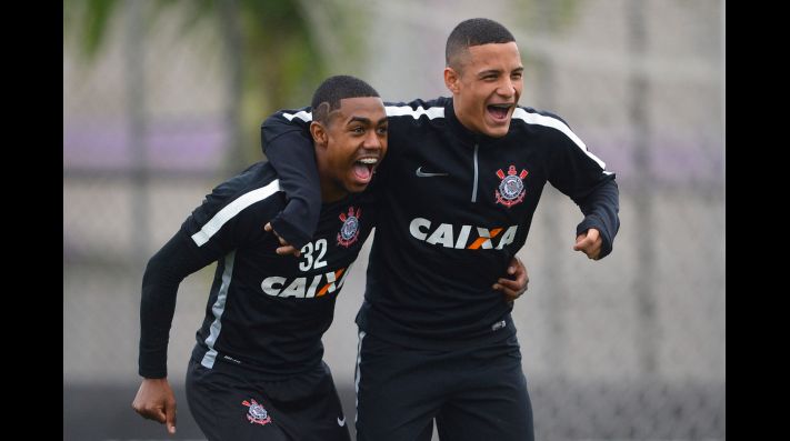 Após nova vitória do Corinthians sobre o São Paulo, Fiel tira onda