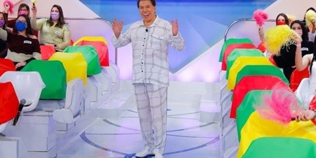 Silvio Santos: Apresentador surge de pijama durante ...