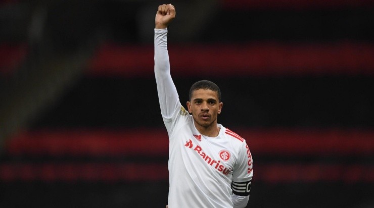 Camisa 10 voltou a marcar com a camisa colorada (Foto: Ricardo Duarte/Inter/Divulgação)
