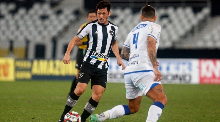 Oyama: chance no meio de campo (Foto: Vitor Silva/Botafogo/Divulgação)