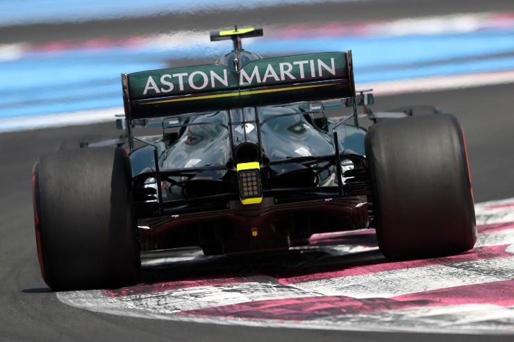 Vettel no carro da Aston Martin. (Foto: Getty Images)