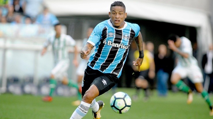 Arroyo: não foi nada bem com a camisa gremista (Foto: Ricardo Rímoli/AGIF)