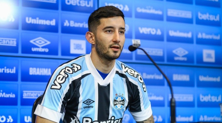 Volante paraguaio é aposta da direção para substituir Matheus Henrique (Foto: Lucas Uebel/Grêmio/Divulgação) Volante paraguaio é aposta da direção para substituir Matheus Henrique (Foto: Lucas Uebel/Grêmio/Divulgação)