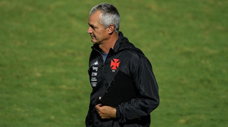 Lisca: assumiu culpa por desempenho ruim do Vasco (Foto: Thiago Ribeiro/AGIF)