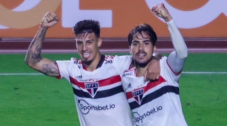 Com gol nos acréscimos, meia garantiu vitória sobre o Grêmio (Foto: Marcello Zambrana/AGIF)