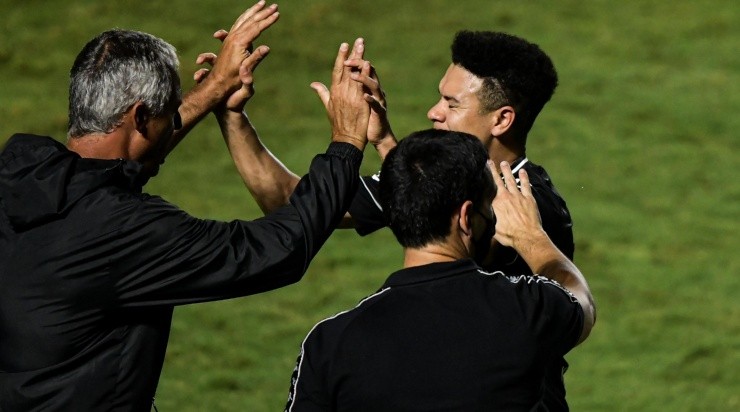 Marquinhos Gabriel chegou a deixar o cruz-maltino na frente do placar (Foto: Thiago Ribeiro/AGIF)