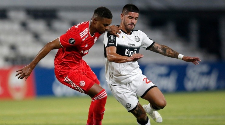 Atacante ajudou Olimpia a eliminar o Inter na Libertadores (Foto: Cesar Olmedo - Pool/Getty Images/Divulgação) Atacante ajudou Olimpia a eliminar o Inter na Libertadores (Foto: Cesar Olmedo - Pool/Getty Images/Divulgação)