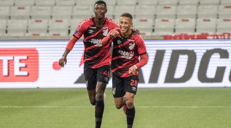 O atacante decidiu que deseja atuar na França (Foto: Robson Mafra/AGIF)