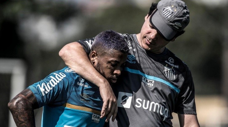 Marinho e Diniz: técnico não tem previsão para retorno do atacante (Foto: Ivan Storti/Santos FC/Divulgação)