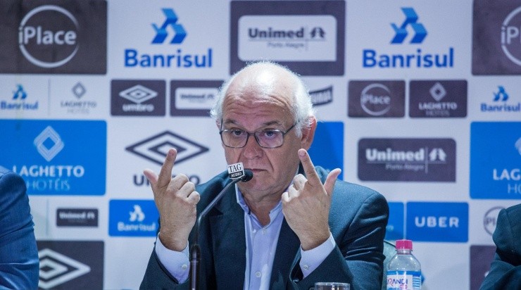 Romildo Bolzan reintegrou Everton Cardoso e Victor Ferraz nesta quinta-feira (26). Foto: Lucas Uebel