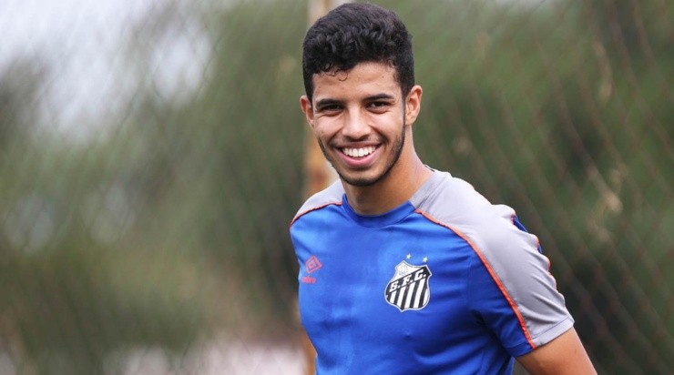 O zagueiro foi revelado na base do Santos (Foto: Pedro Ernesto Guerra Azevedo/Santos FC/Divulgação) O zagueiro foi revelado na base do Santos (Foto: Pedro Ernesto Guerra Azevedo/Santos FC/Divulgação)