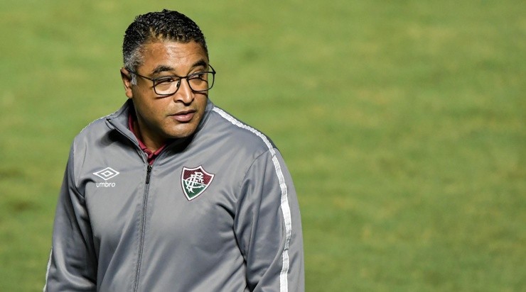 Roger Machado: livre no mercado (Foto: Thiago Ribeiro/AGIF)