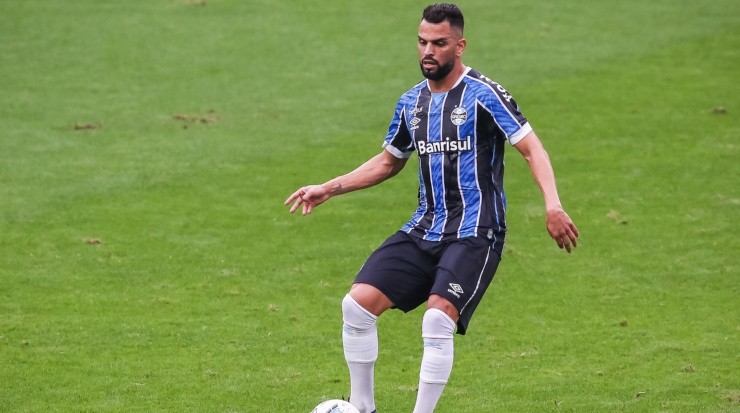 Volante acabou expulso contra o Corinthians em sua última partida (Foto: Pedro H. Tesch/AGIF)