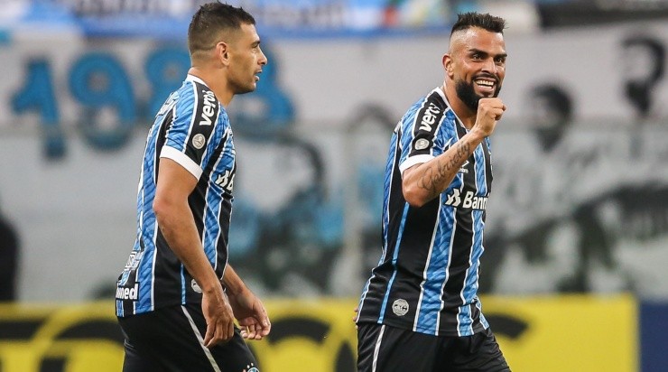 O volante conquistou uma série de títulos pelo Tricolor (Foto: Pedro H. Tesch/AGIF)