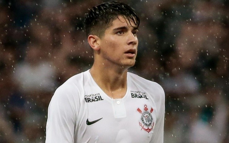 Araos está sem espaço no Corinthians e pode retornar ao Chile (Foto:Marcello Zambrana/AGIF)