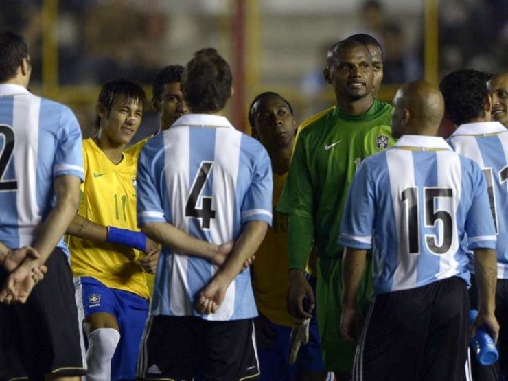 Jogadores em campo, em partida que não aconteceu. (Foto: Getty Images)
