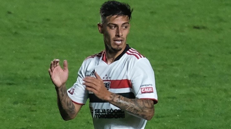 O argentino caiu rapidamente nas graças da torcida (Foto: Marcello Zambrana/AGIF)