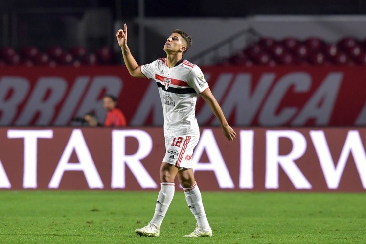Vitor Bueno, em jogo no Morumbi. (Foto: Getty Images)