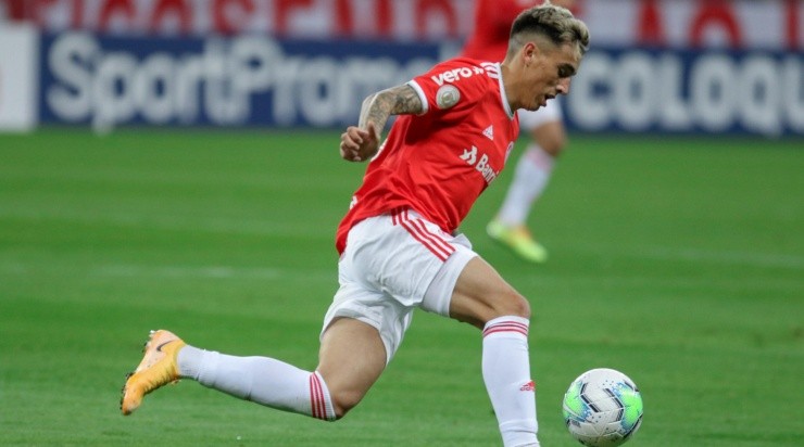 Saravia: contrato até dezembro (Foto: Fernando Alves/AGIF)