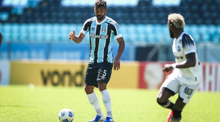 Thiago Santos será uma das novidades no time (Foto: Lucas Uebel/Grêmio/Divulgação)