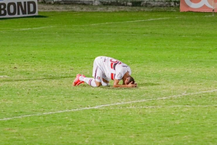 Santa Cruz rebaixado para a série D. (Foto: Rafael Vieira/AGIF)