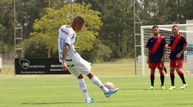 Jovem foi negociado ainda antes de completar 18 anos (Foto: Rodrigo Fatturi/Grêmio/Divulgação)