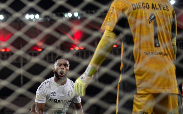 Borja comemorou seu gol cara a cara com Diego Alves (Foto: Jorge Rodrigues/AGIF) Borja comemorou seu gol cara a cara com Diego Alves (Foto: Jorge Rodrigues/AGIF)