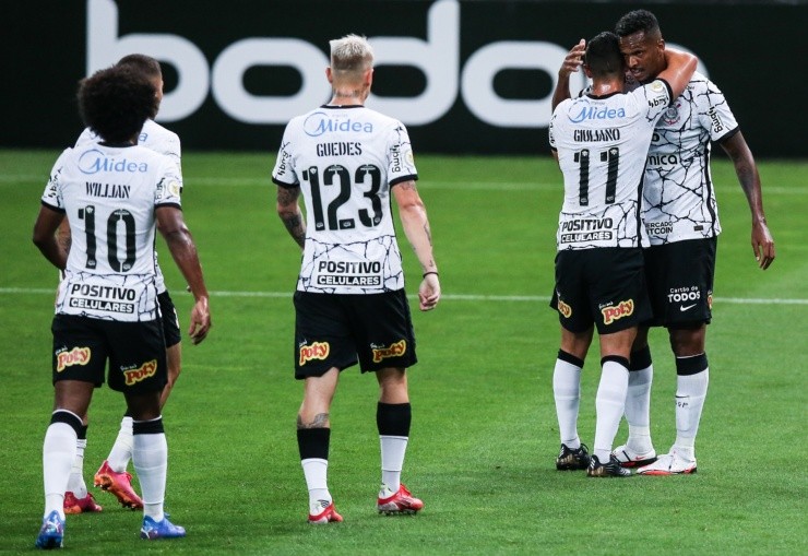 Jogadores do Corinthians festejam gol. (Foto: Getty Images)