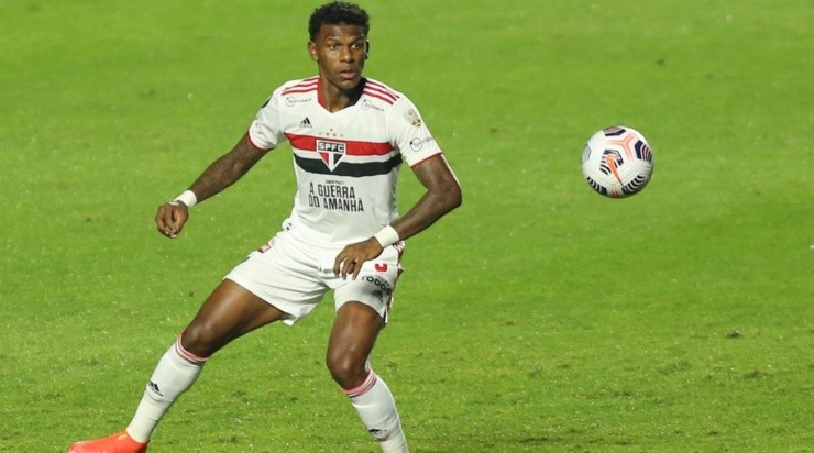 Arboleda: pediu alto para renovar (Foto: Marcello Zambrana/AGIF) Arboleda: pediu alto para renovar (Foto: Marcello Zambrana/AGIF)