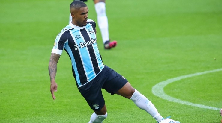 O camisa 10 vem convivendo com lesões (Foto: Pedro H. Tesch/AGIF)