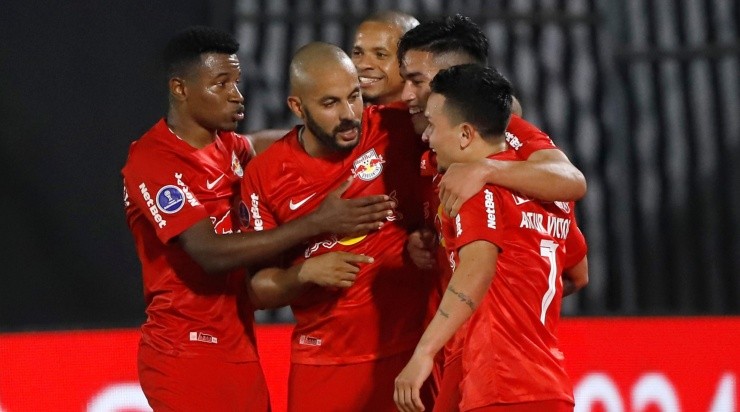 Jogadores do RB Bragantino comemoram gol (Foto: Getty Images)