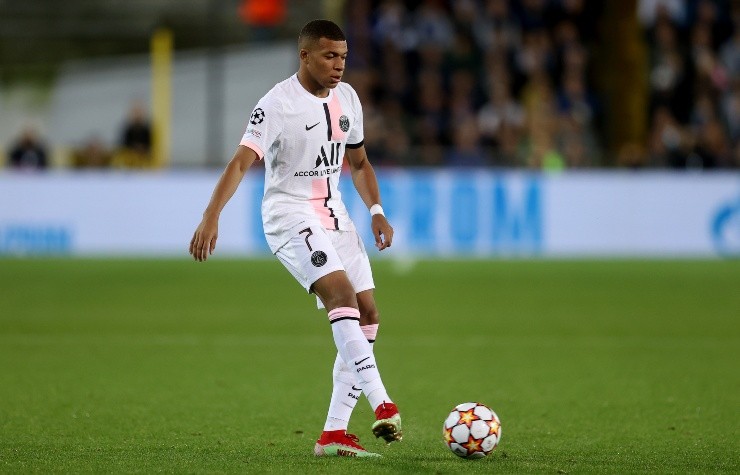 Mbappé em jogo pelo PSG. (Foto: Getty Images)
