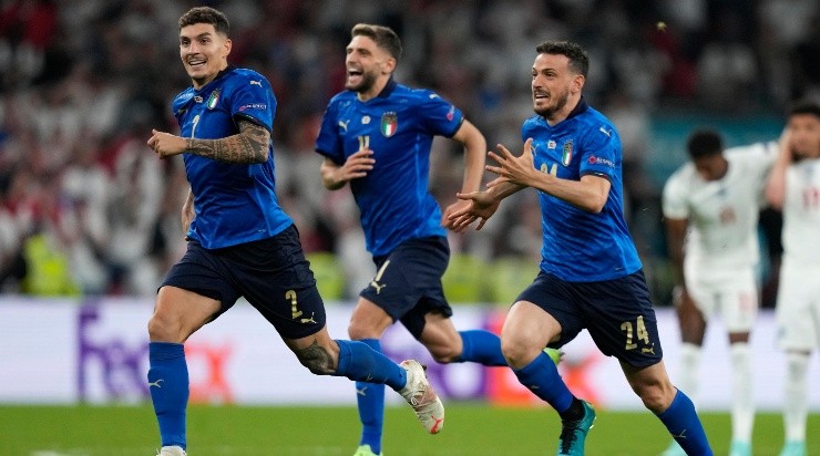 Comemoração dos jogadores da Itália (Foto: Getty Images)