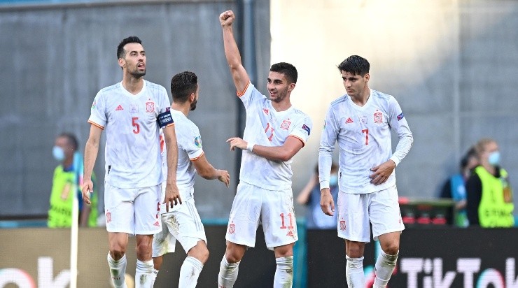Comemoração dos jogadores espanhóis (Foto: Getty Images)