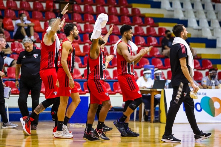 São Paulo vai forte rumo ao título. (Foto: Daniel Lins/AGIF)