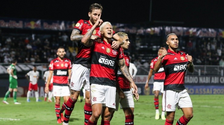 Jogadores do Flamengo comemoram gol (Foto: Getty Images)