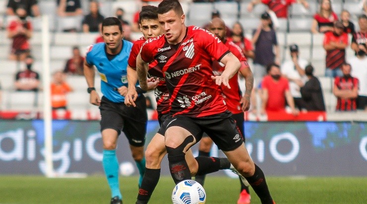 Foto: Gabriel Machado/AGIF - Autor de gol contra o Flamengo, Kayzer está suspenso
