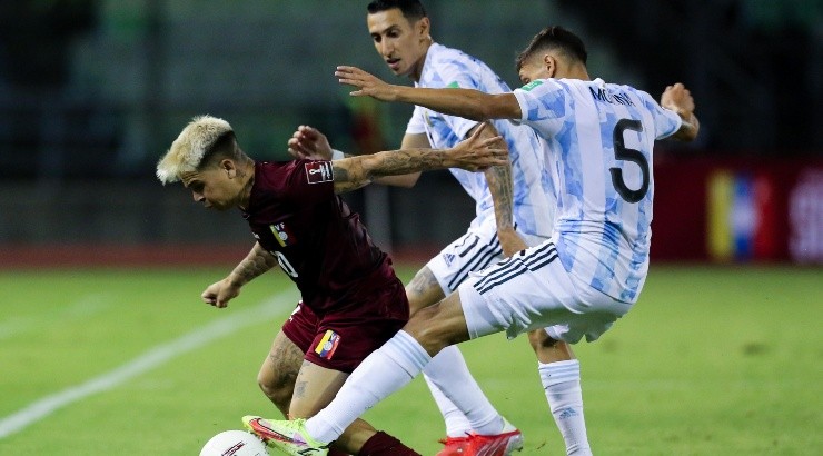 (Photo by Edilzon Gamez/Getty Images) - Atacante é o camisa 10 da Venezuela.