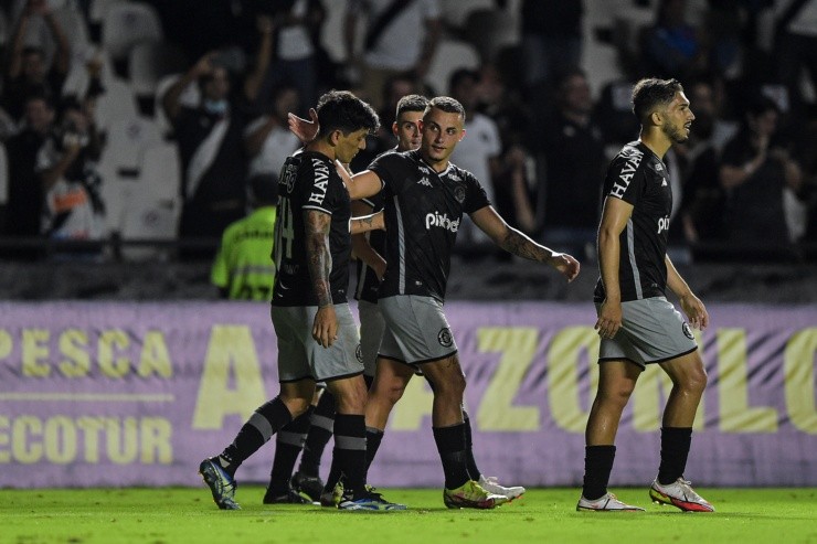 Vasco ainda sonha om o acesso. (Foto: Thiago Ribeiro/AGIF)