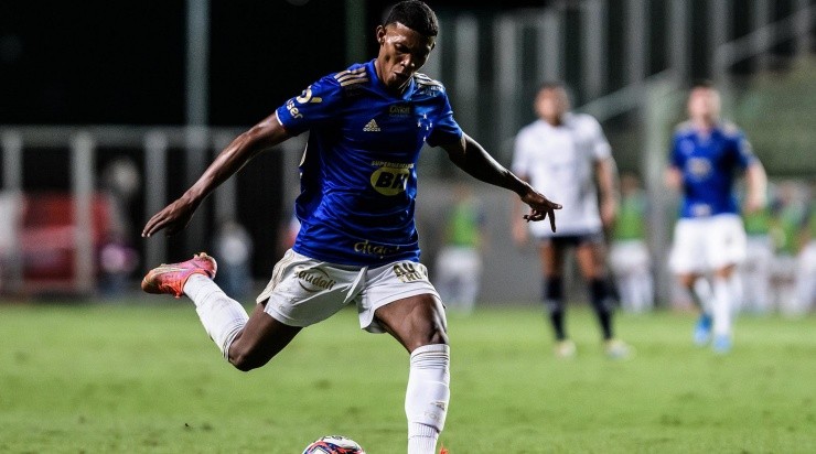 Foto: Gustavo Aleixo/Cruzeiro/Divulgação - Vitor Leque: novamente à disposição de Luxa 