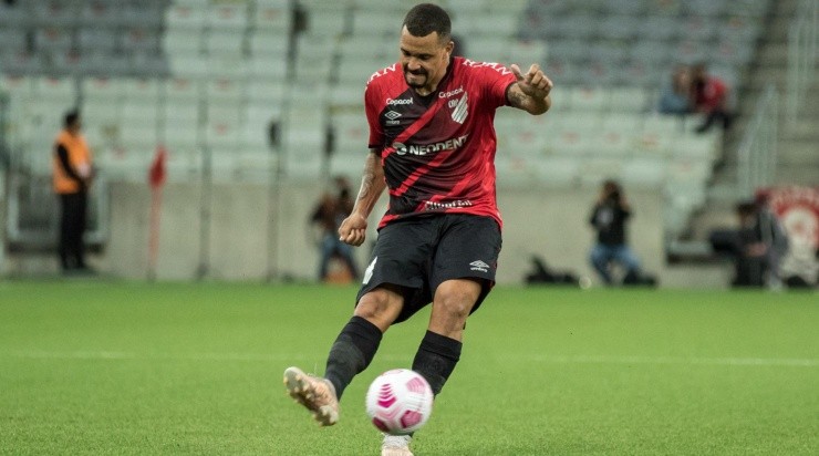 Foto: Robson Mafra/AGIF - Zé Ivaldo: substituto de Nico Hernández