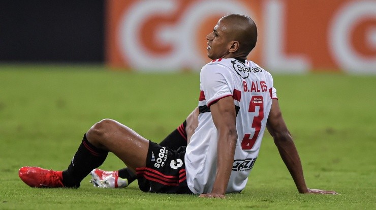 Foto: Thiago Ribeiro/AGIF - Bruno Alves busca recuperar seu espaço.