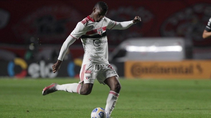 Foto: Rubens Chiri / saopaulofc.net / Divulgação - O lateral custou cerca de R$ 13,5 milhões ao clube