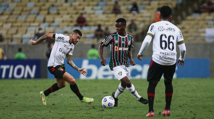 FOTO: LUCAS MERÇON / FLUMINENSE F.C. / DIVULGAÇÃO - O meia ingressou no segundo tempo contra o Sport
