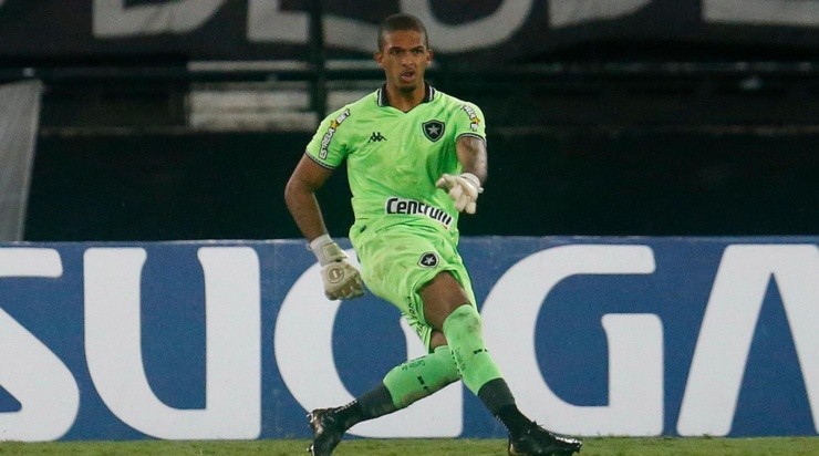 Foto: Vitor Silva/Botafogo/Divulgação - O jovem vem aproveitando a convivência com Gatito para evoluir