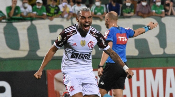 Foto: Renato Padilha/AGIF - Arbitragem foi muito criticada pelo Flamengo.