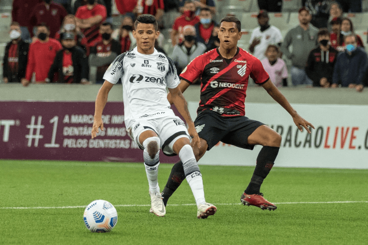 Rick empatou o jogo. (Foto: Robson Mafra/AGIF)